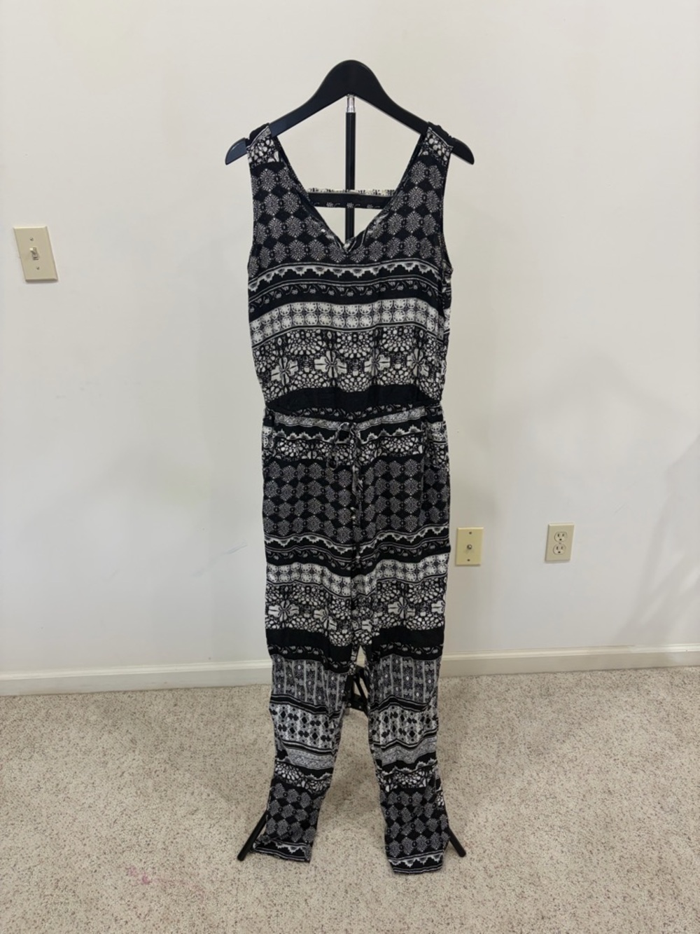 Sleeveless Black & White Printed Jumpsuit